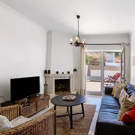 V2 A 400 M Da Da Falesia Holiday home *