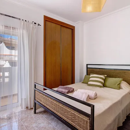 V2 A 400 M Da Da Falesia 펜션 *